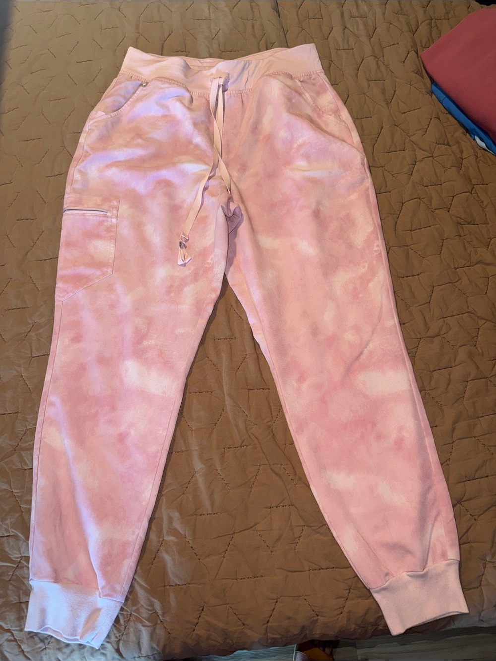 Figs breast cancer awareness edition L rafaela top and L high waisted zamora jog - Picture 3 of 3